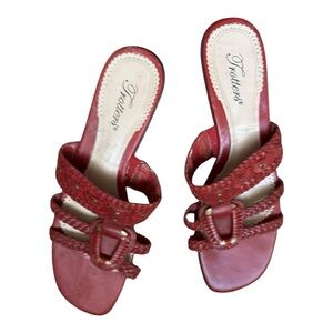 Beautiful Red Leather sandals w/Buckle‎ design by Trotters size 10N